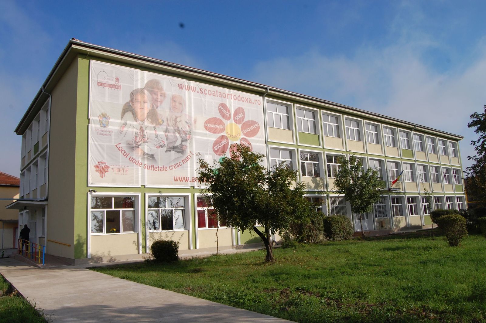 Noi săli de clasă pentru elevii și profesorii școlii „Sfântul Antim” din Timișoara Noi săli de clasă pentru elevii și profesorii școlii „Sfântul Antim” din Timișoara