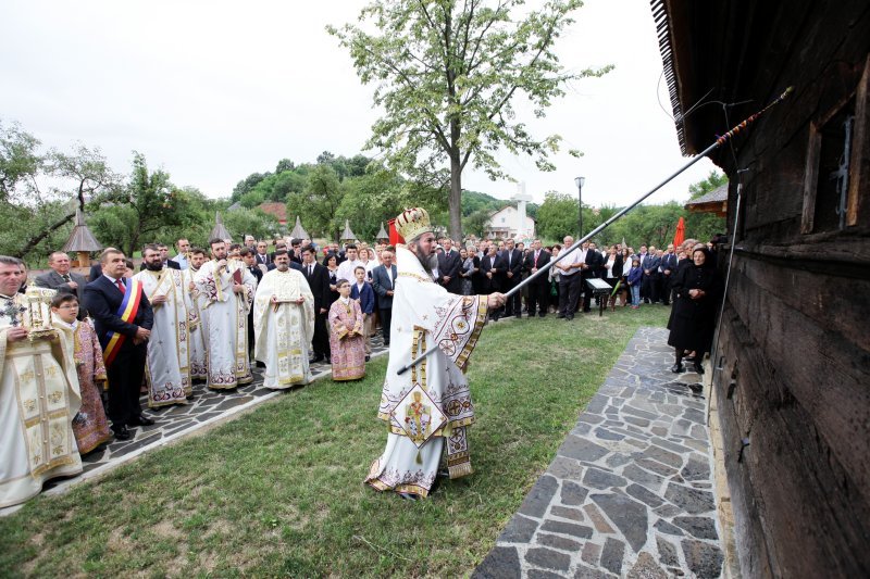 Preasfințitul Iustin Sigheteanul a resfințit biserica din Parohia Buzești