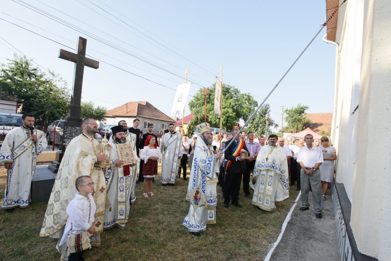 Preasfințitul Iustin Sigheteanul a târnosit biserica din Parohia Bârgău, Protopopiatul Baia Mare