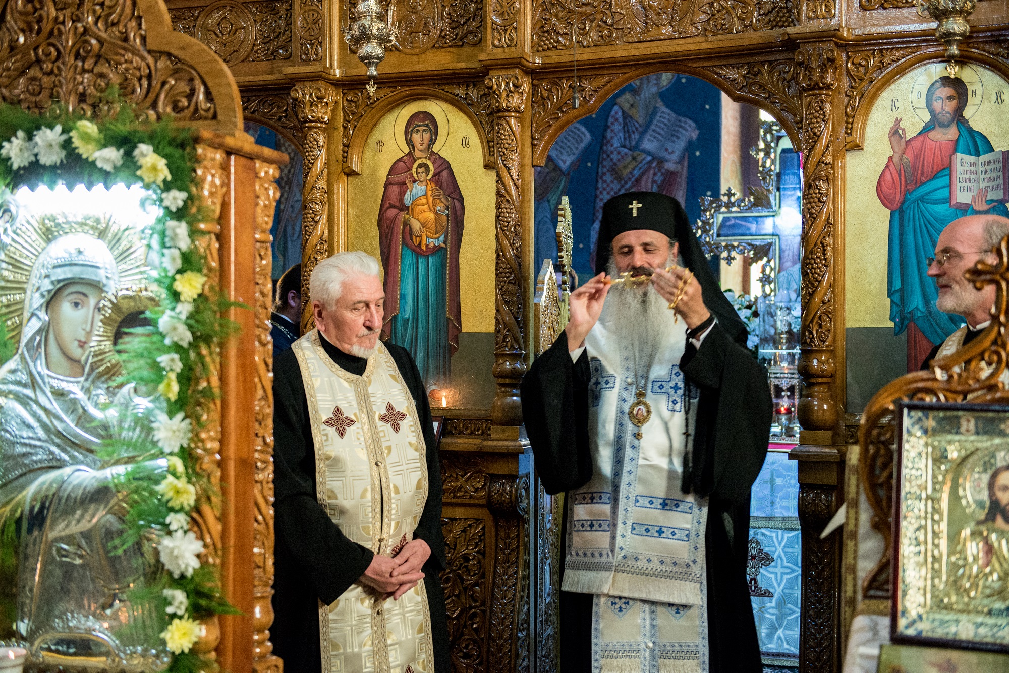 Liturghie arhierească și lansare de carte, cu ocazia împlinirii a 140 ani de la sfinţirea Catedralei din orașul Târgu Neamț