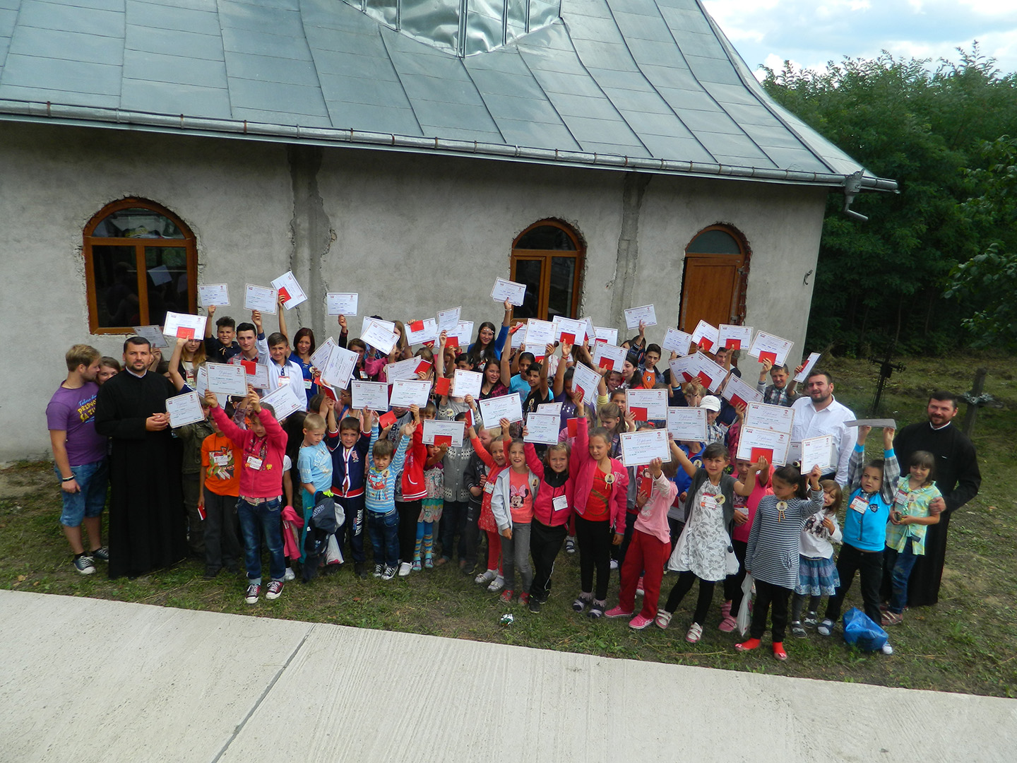 Tabără de vară cu copii şi tineret în satele Baranca, Fundu Herţii şi Poiana (Botoşani) - GALERIE FOTO