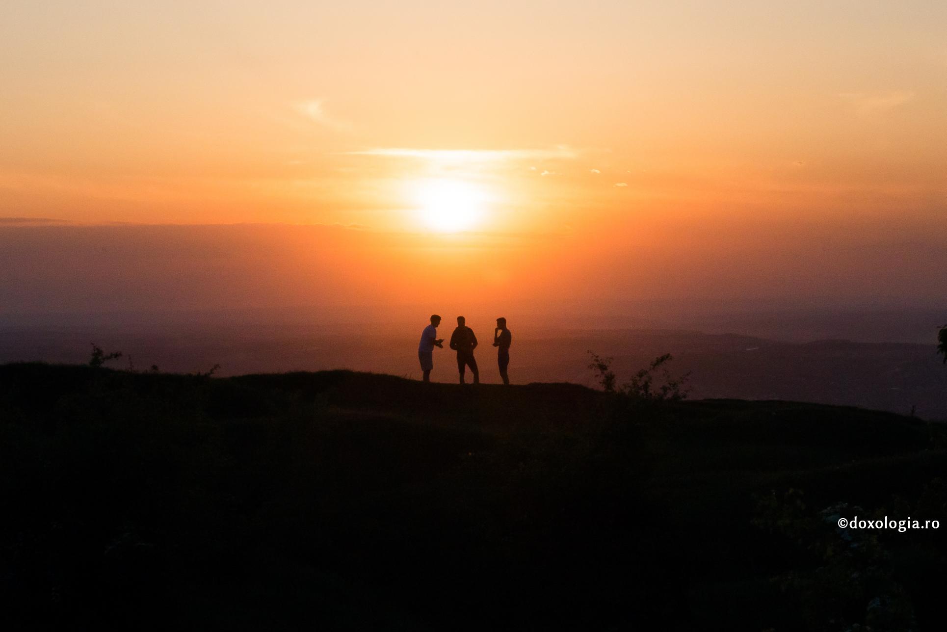 Dumnezeu poate face orice, în afară de a ne sili să-L iubim.