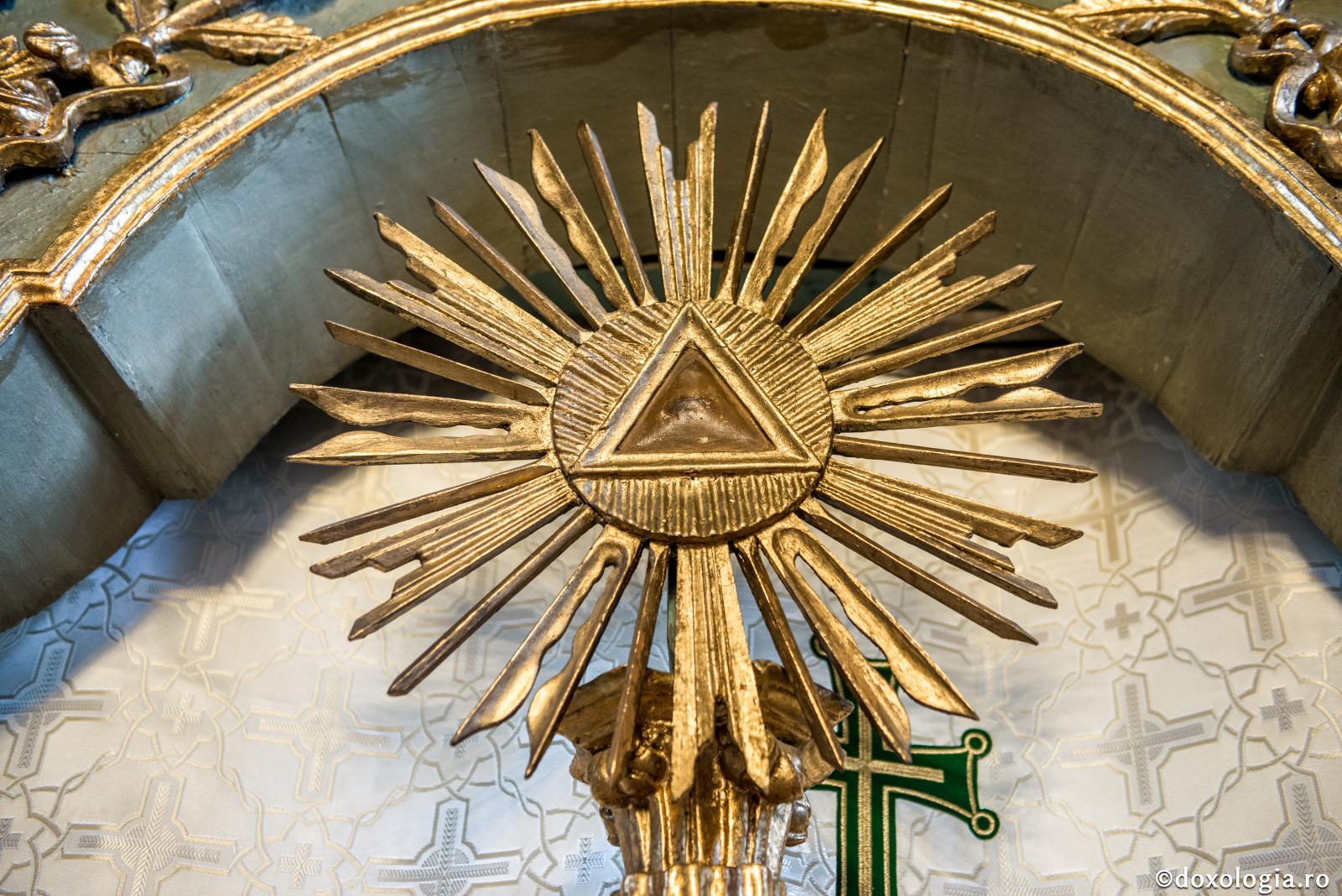 ornament uși împărătești