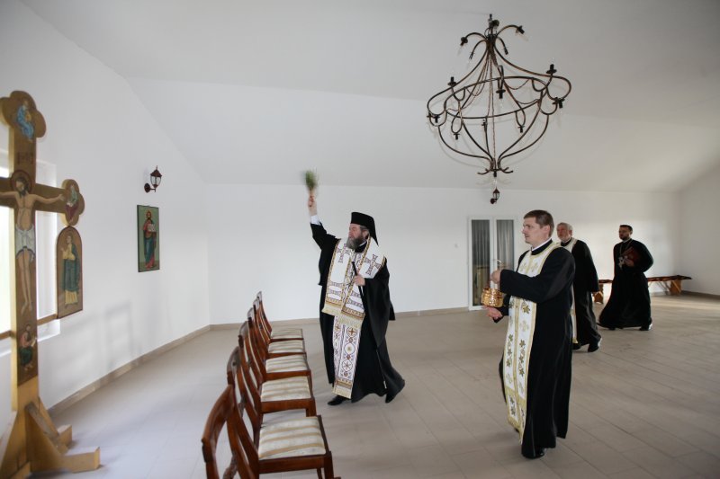 Preasfințitul Iustin Sigheteanul a sfințit Biserica parohiei Doba