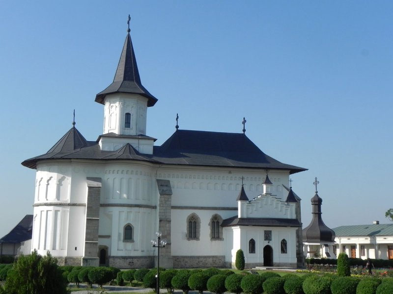 Pelerinaj la Catedrala Arhiepiscopală din Roman Pelerinaj la Catedrala Arhiepiscopală din Roman