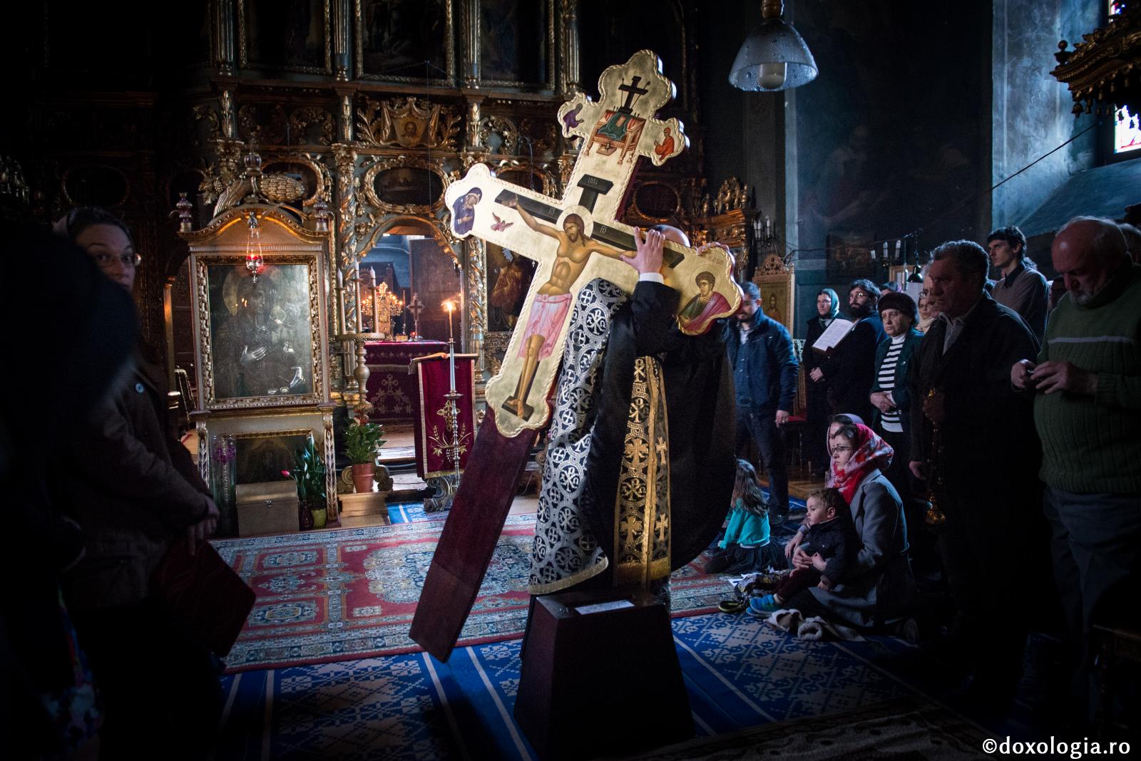 scoaterea Sfintei Cruci