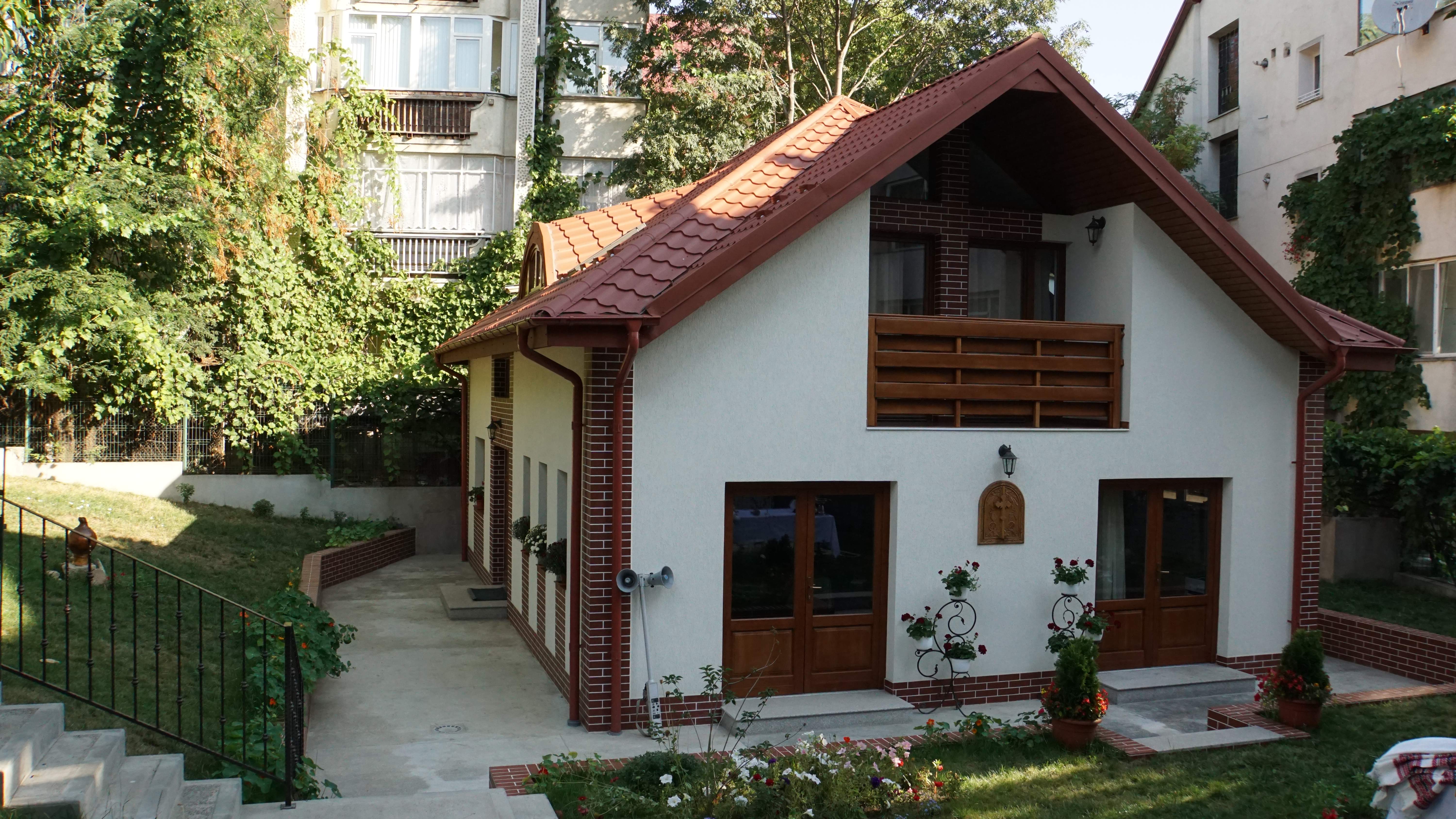 Sfântă Liturghie arhierească şi sfinţire de casă parohială la Biserica „Sfântul Pantelimon“ din Iaşi