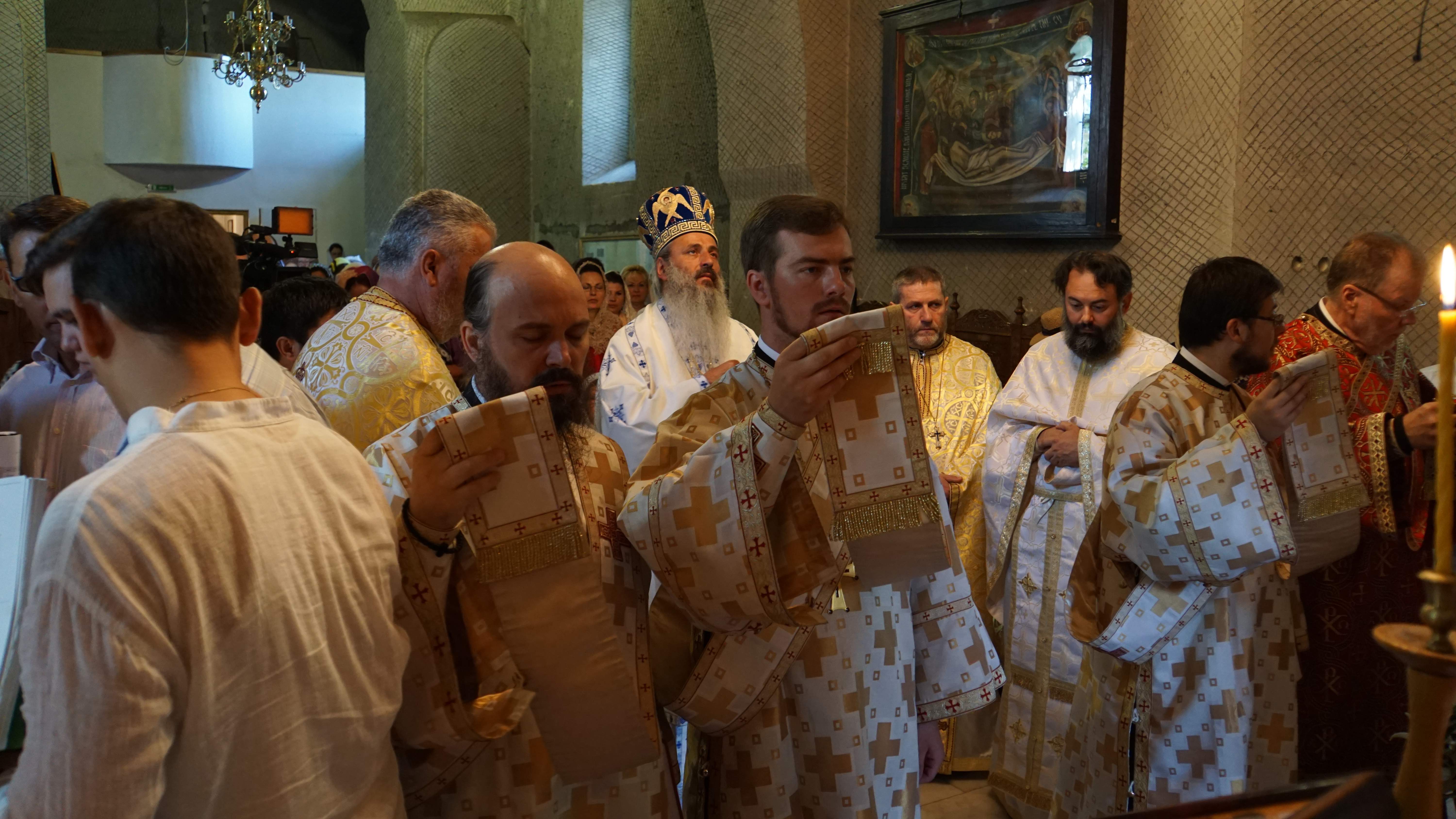 Sfântă Liturghie arhierească şi sfinţire de casă parohială la Biserica „Sfântul Pantelimon“ din Iaşi