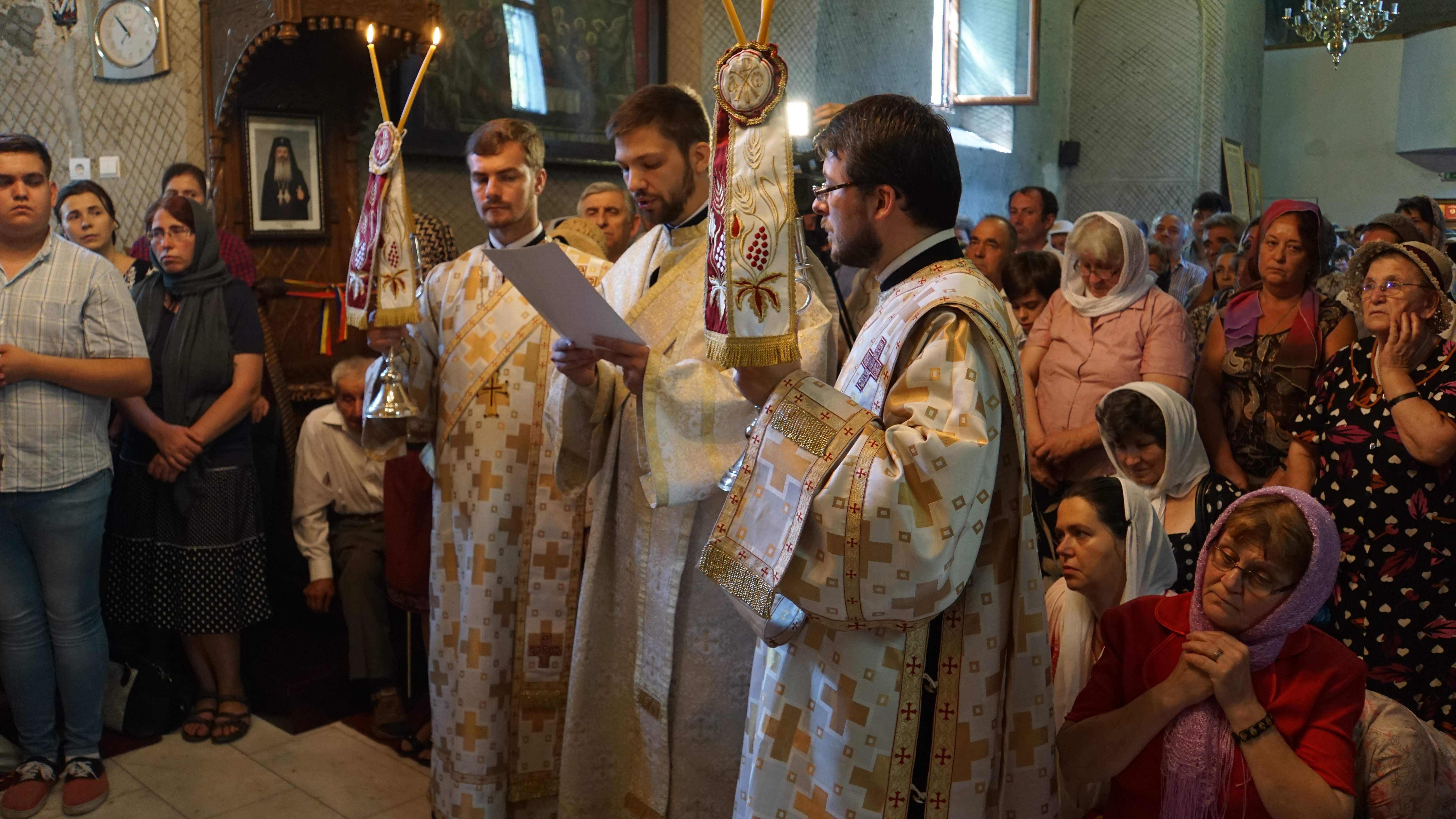 Sfântă Liturghie arhierească şi sfinţire de casă parohială la Biserica „Sfântul Pantelimon“ din Iaşi