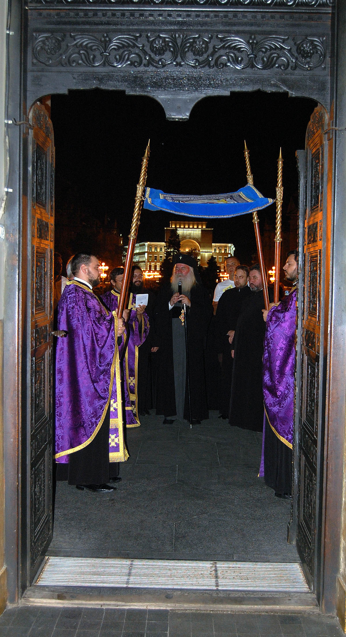 Slujba de Priveghere și Prohodul Maicii Domnului, la Catedrala Mitropolitană din Timișoara Slujba de Priveghere și Prohodul Maicii Domnului, la Catedrala Mitropolitană din Timișoara