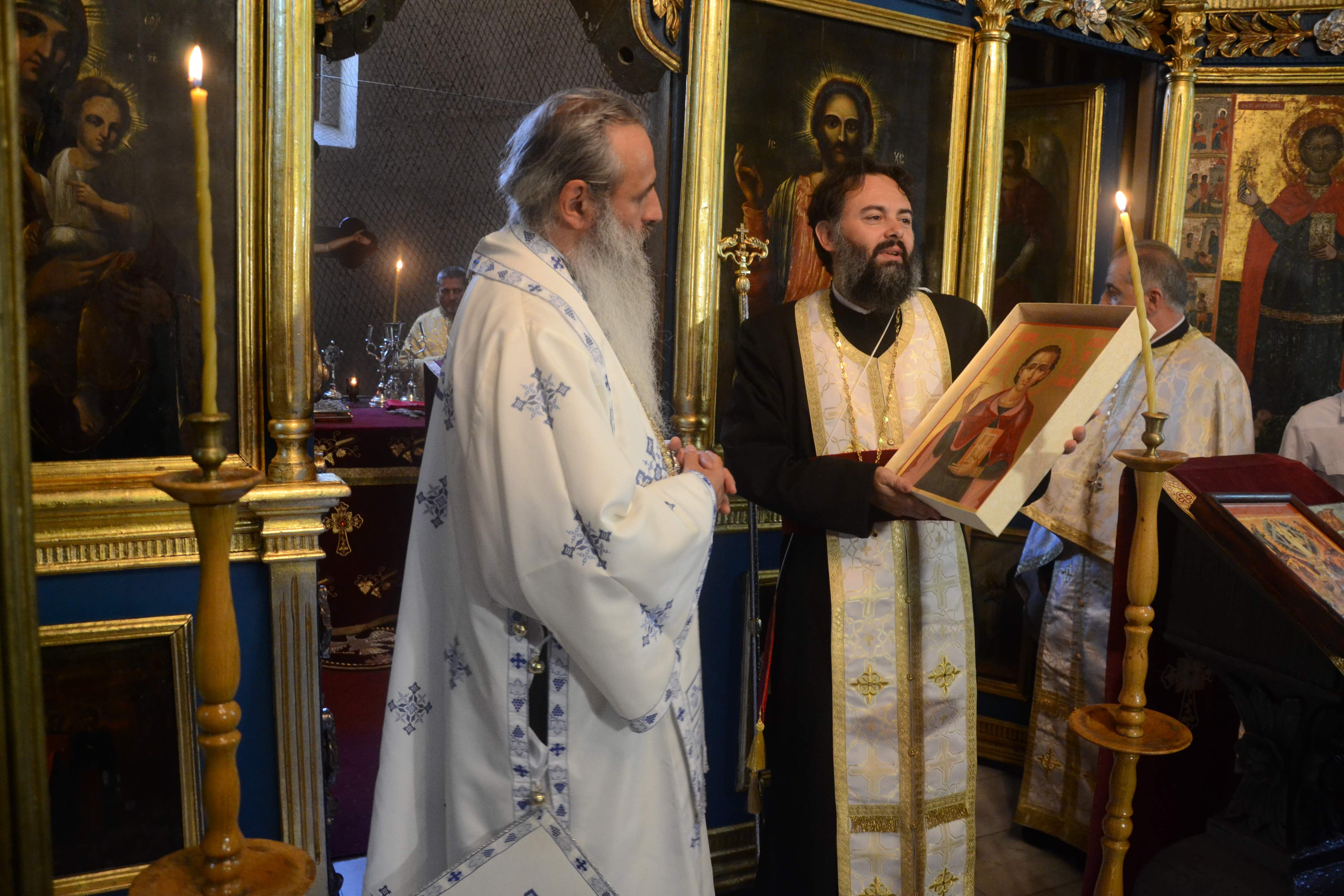 Sfântă Liturghie arhierească şi sfinţire de casă parohială la Biserica „Sfântul Pantelimon“ din Iaşi