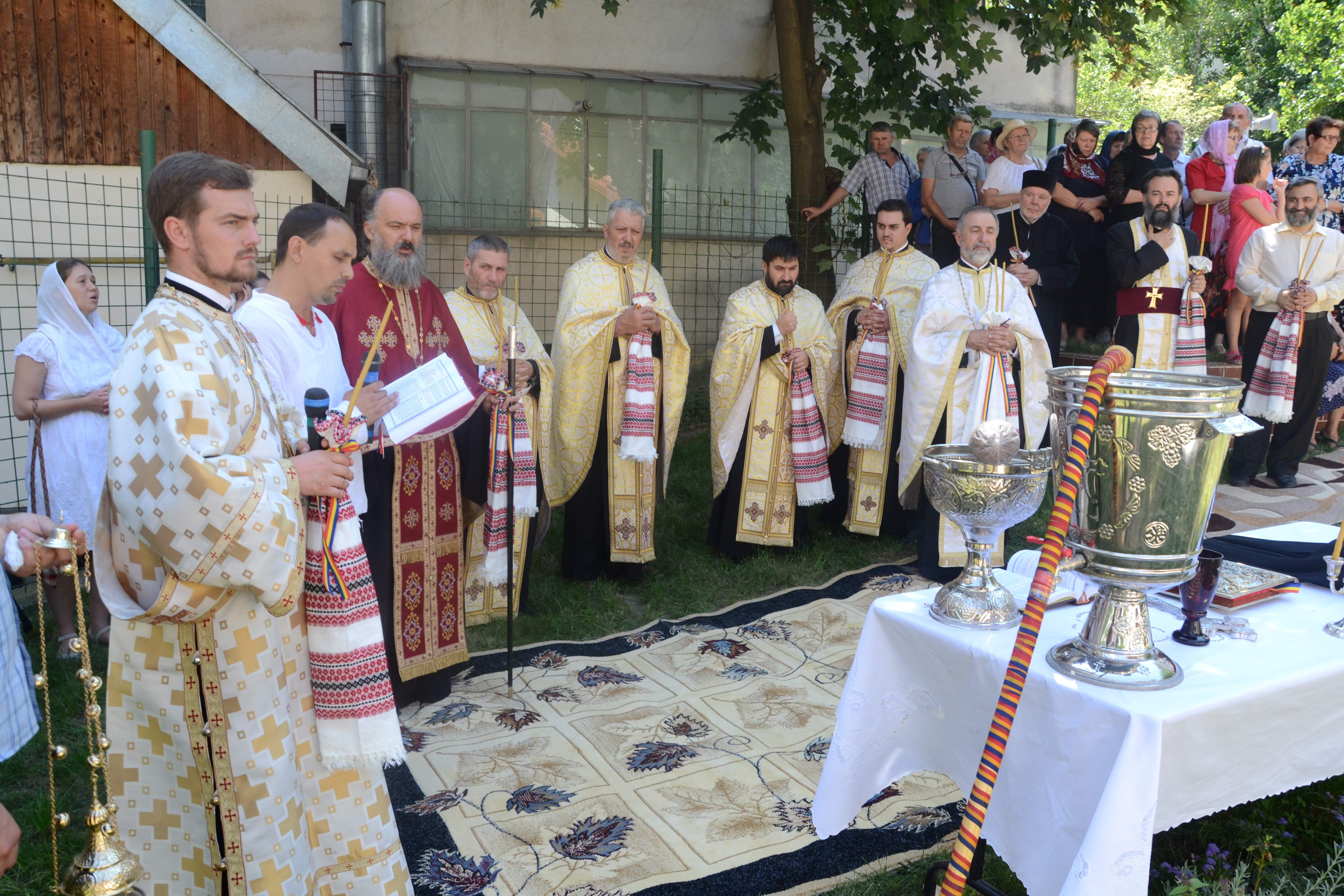 Sfântă Liturghie arhierească şi sfinţire de casă parohială la Biserica „Sfântul Pantelimon“ din Iaşi