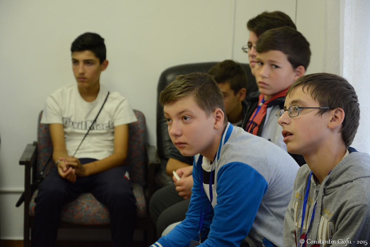 Tineri pe „Aripi de înger”, la Săvineşti