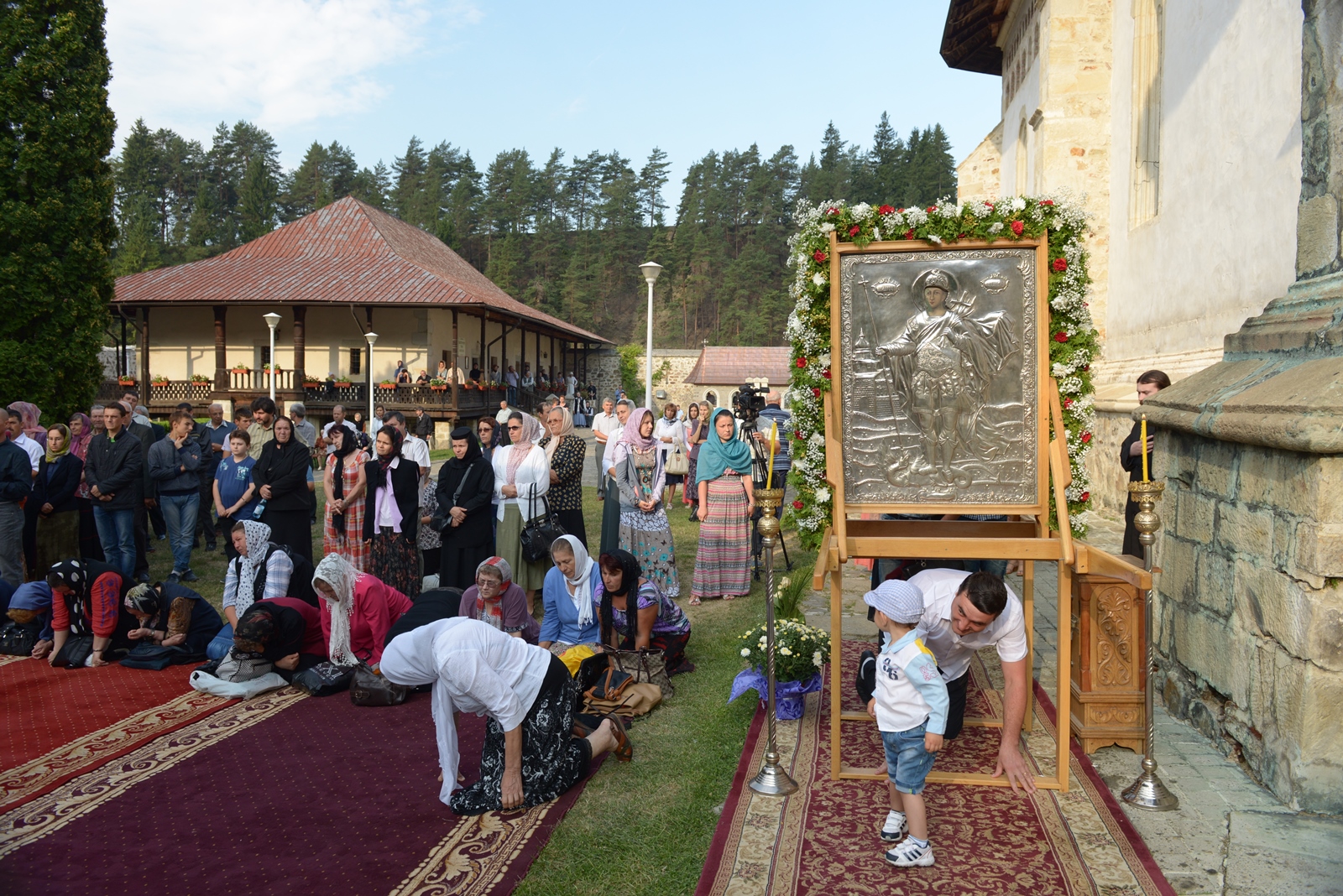 Sute de credincioși la hramul Mănăstirii Bistrița