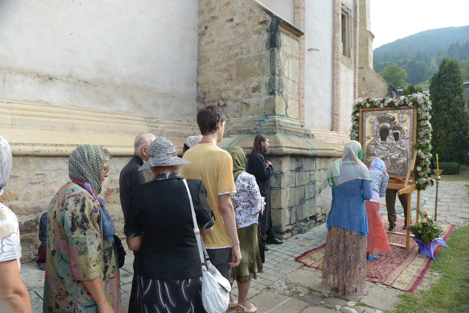 Sute de credincioși la hramul Mănăstirii Bistrița