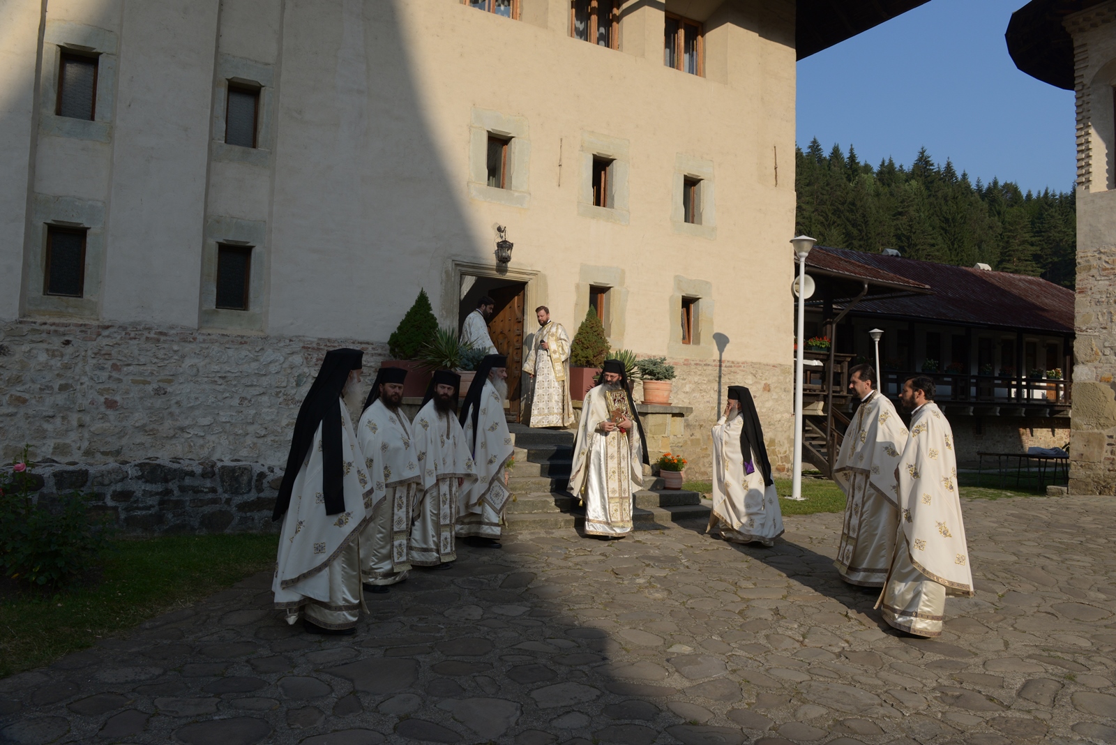 Sute de credincioși la hramul Mănăstirii Bistrița