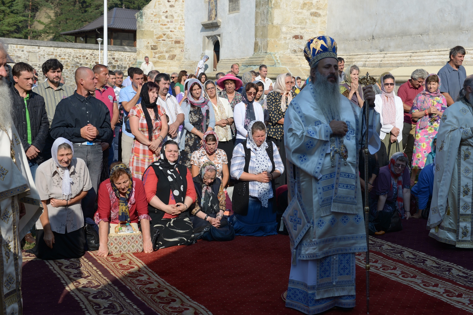 Sute de credincioși la hramul Mănăstirii Bistrița