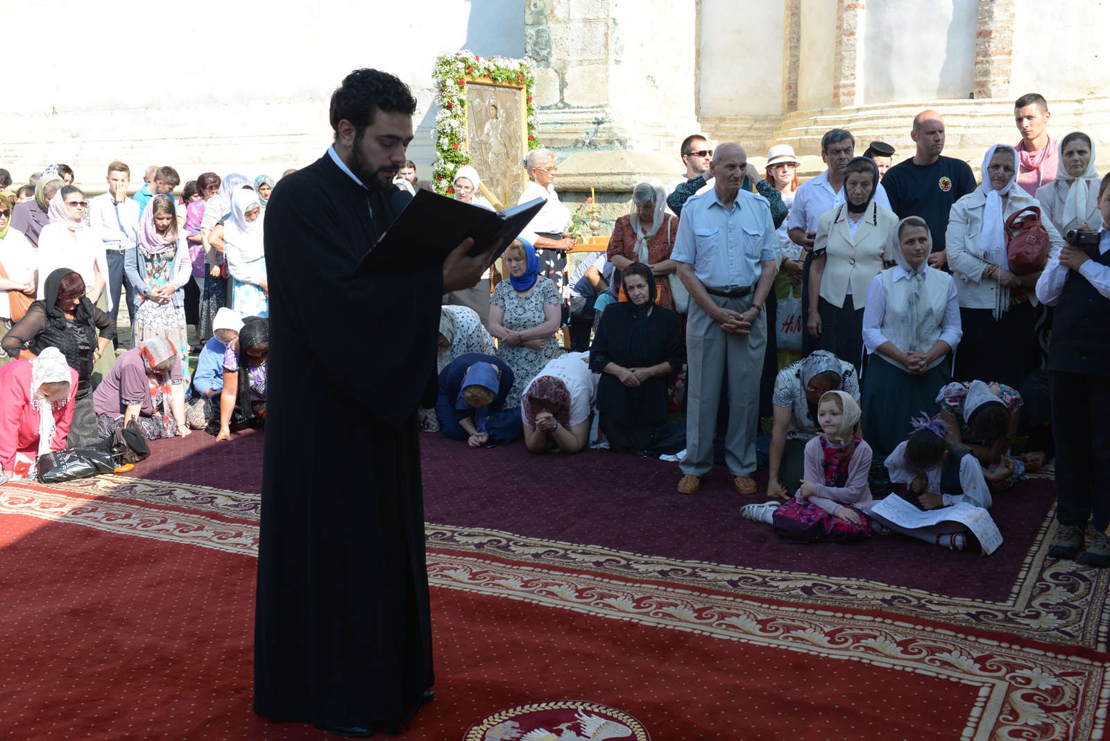 Sute de credincioși la hramul Mănăstirii Bistrița