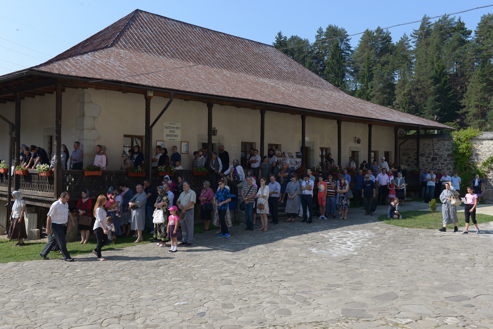 Sute de credincioși la hramul Mănăstirii Bistrița