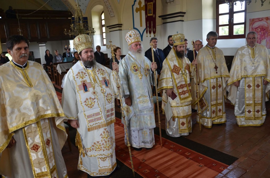 Mitropolitul Banatului a fost prezent la resfințirea bisericii românești din Jaca (Zsáka), Ungaria
