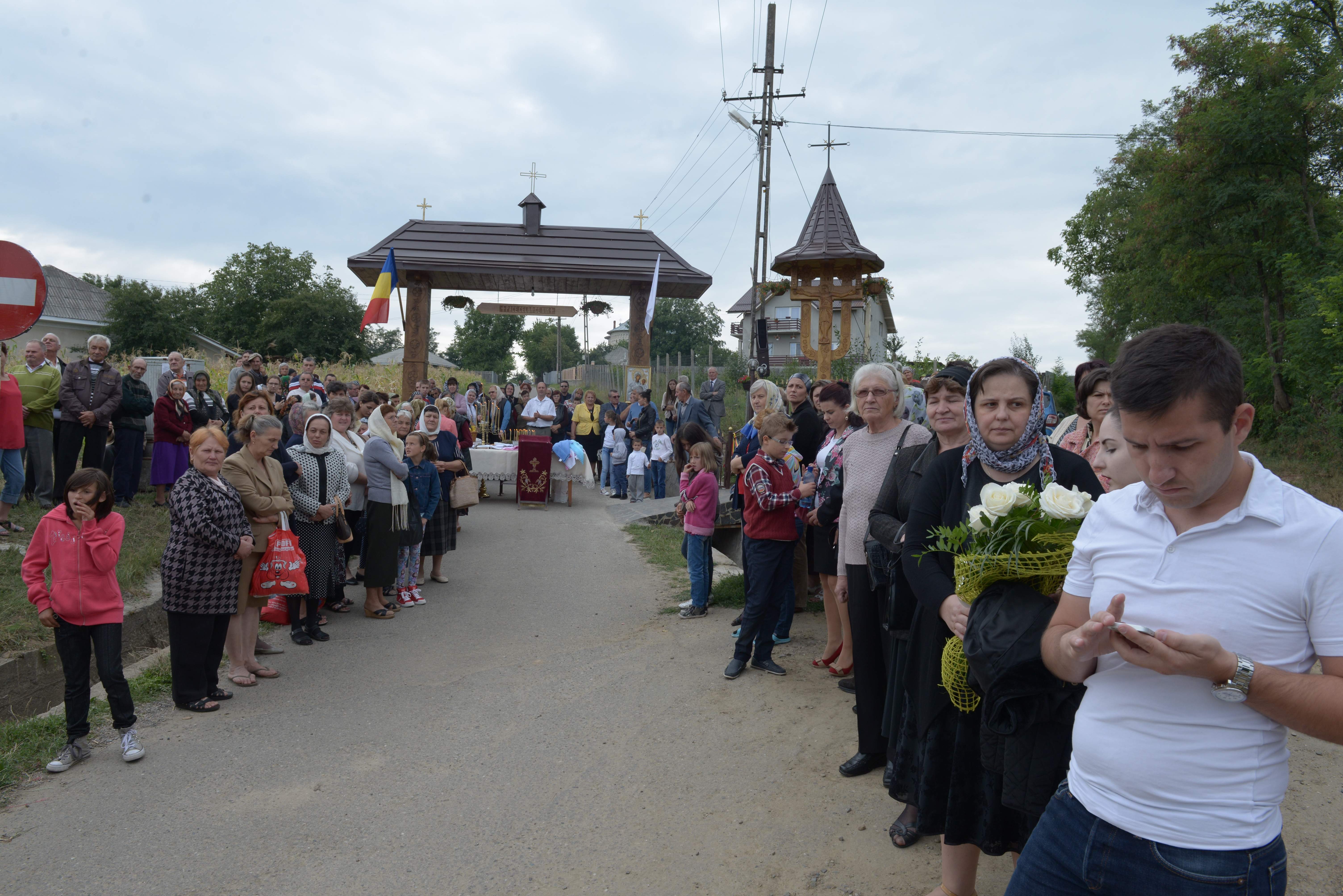 Troiţă ridicată la Topile în memoria ctitorilor trecuţi la cele veşnice