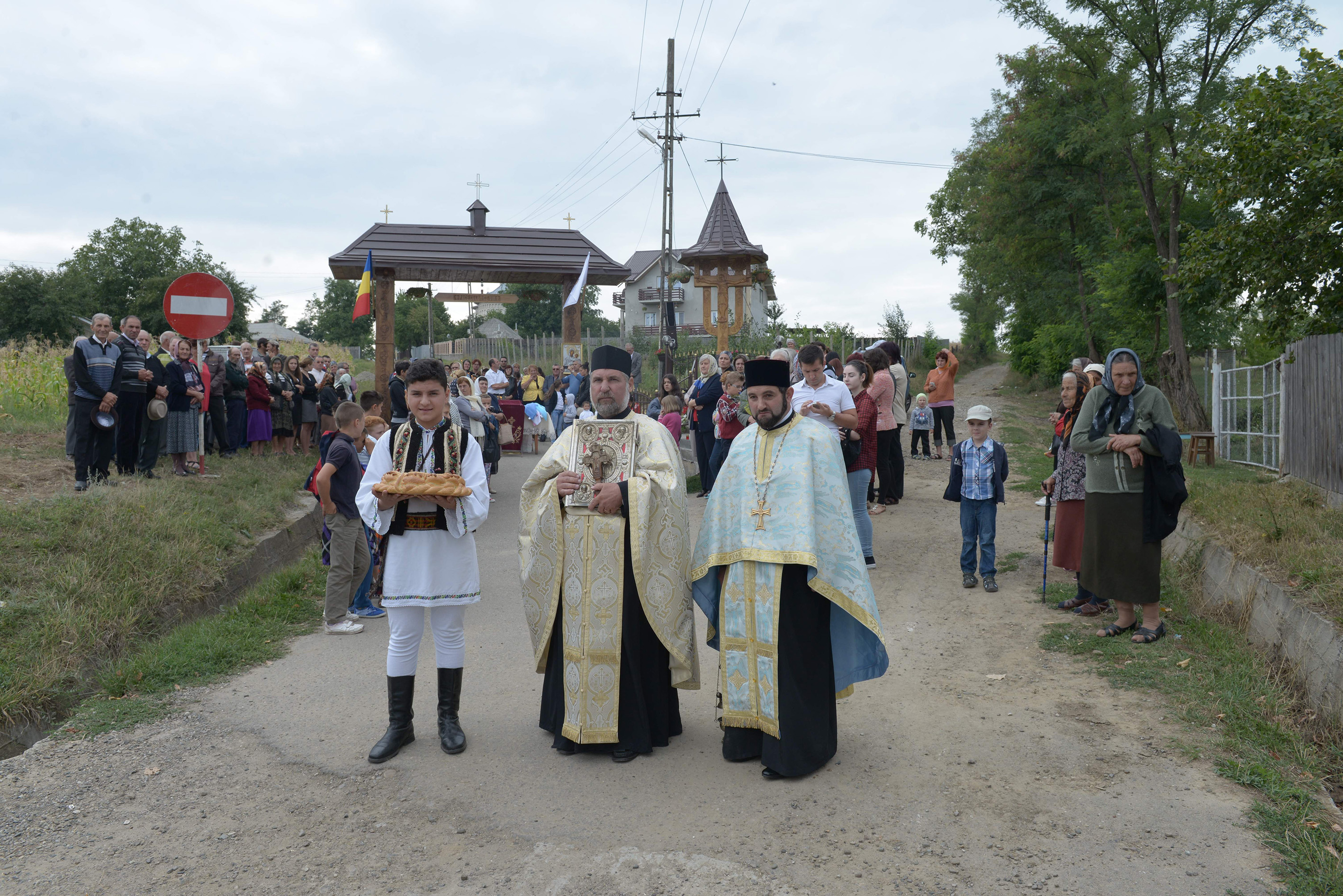 Troiţă ridicată la Topile în memoria ctitorilor trecuţi la cele veşnice