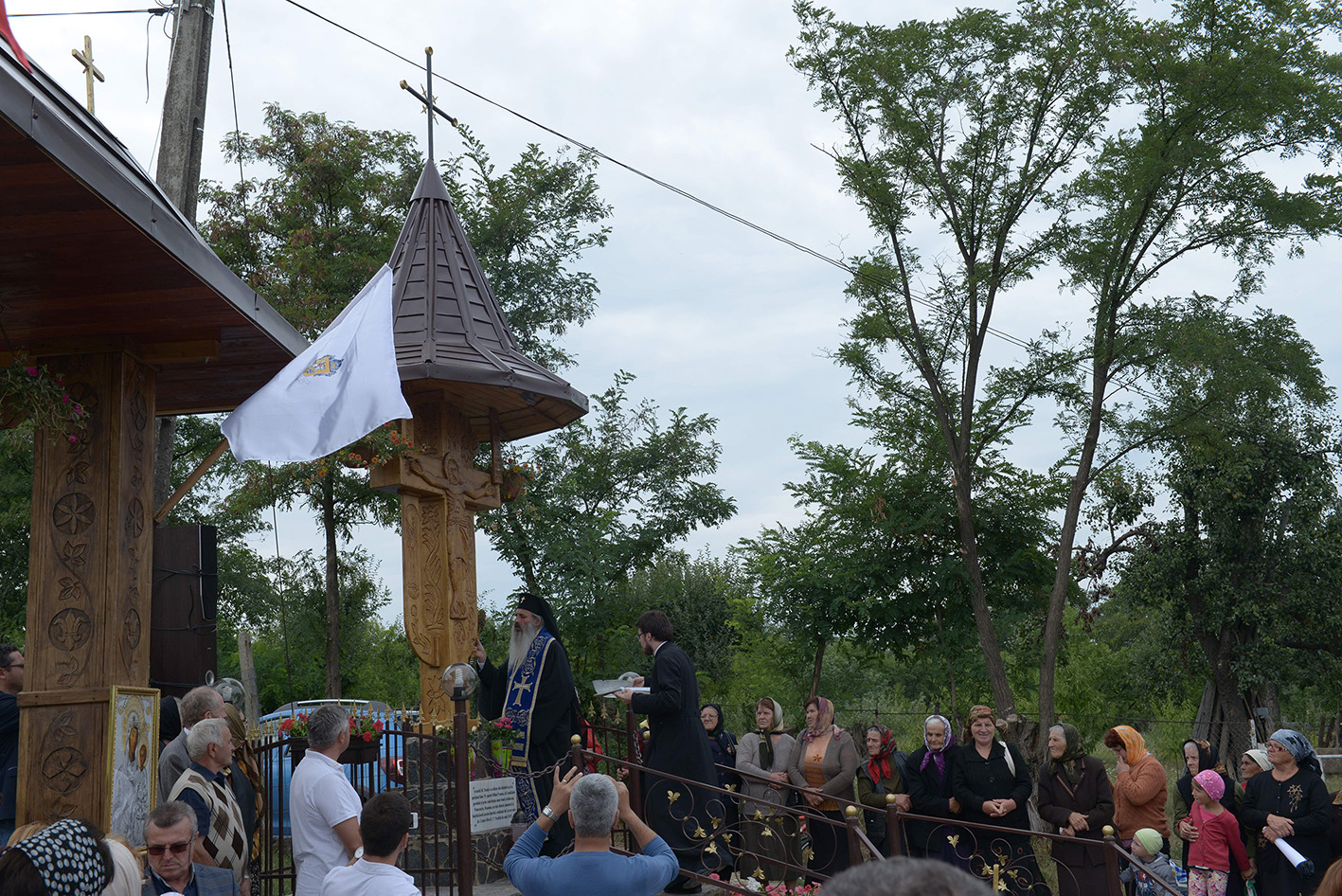 Troiţă ridicată la Topile în memoria ctitorilor trecuţi la cele veşnice