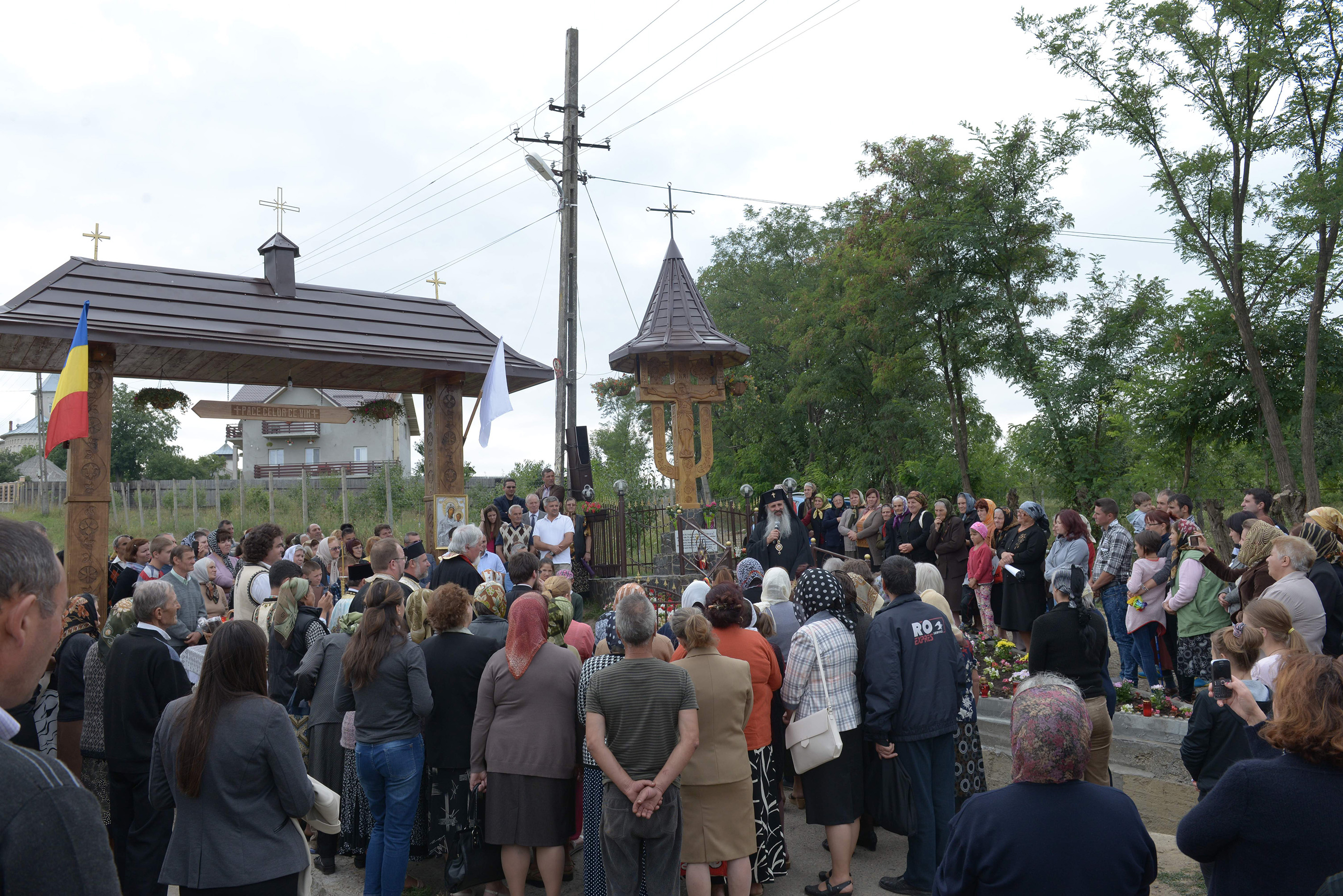 Troiţă ridicată la Topile în memoria ctitorilor trecuţi la cele veşnice