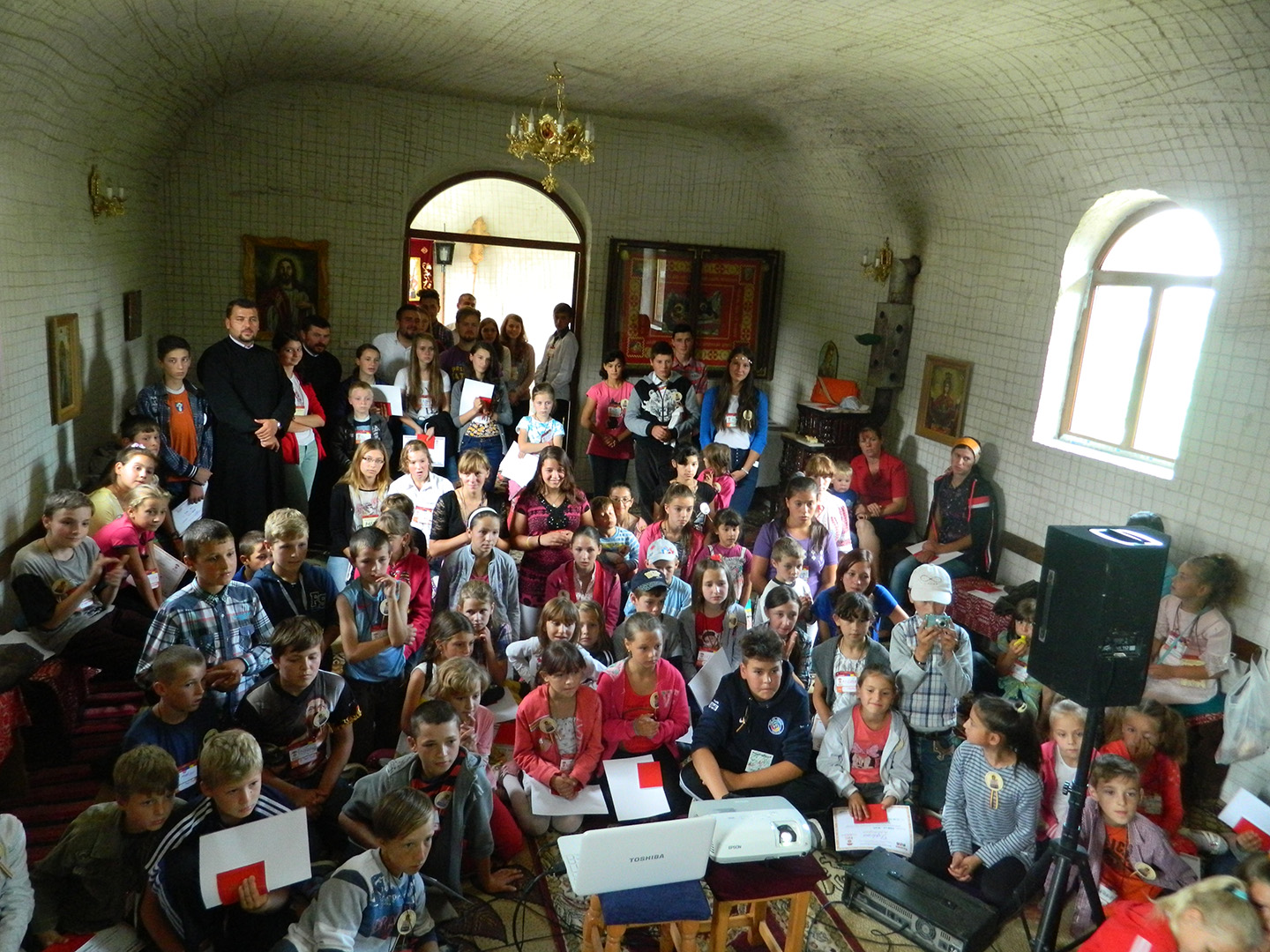 Tabără de vară cu copii şi tineret în satele Baranca, Fundu Herţii şi Poiana (Botoşani) - GALERIE FOTO