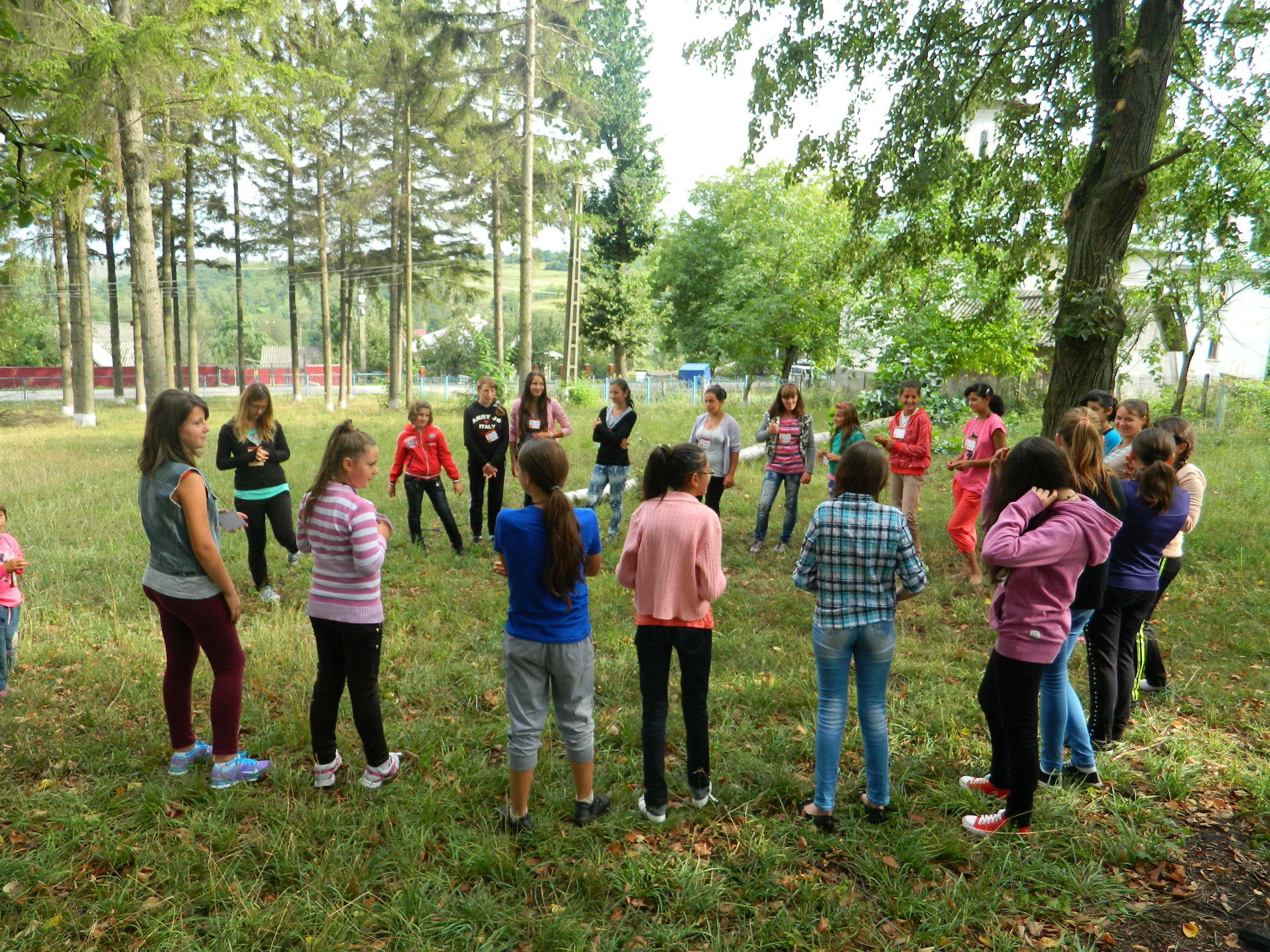 Tabără de vară cu copii şi tineret în satele Baranca, Fundu Herţii şi Poiana (Botoşani) - GALERIE FOTO