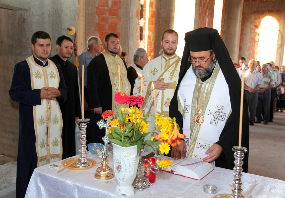 S-a pus piatra de temelie pentru noua biserică din Călienii Noi, Jud. Vrancea