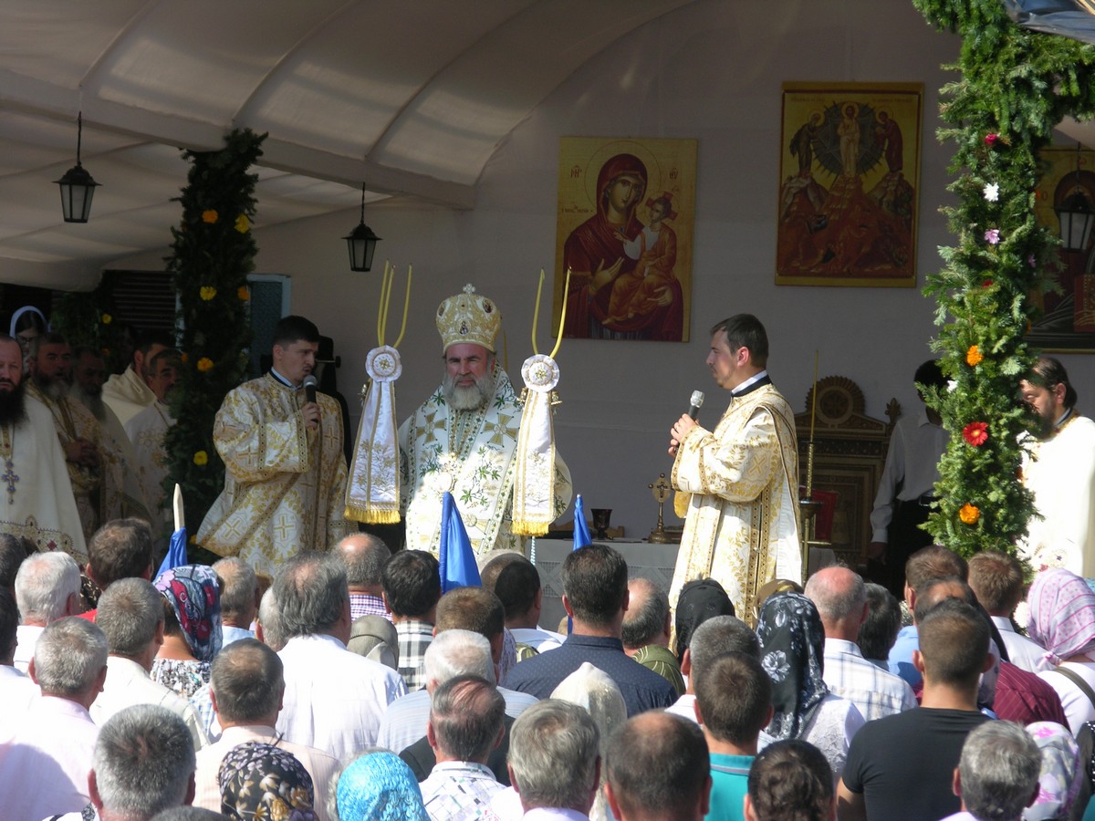 Praznicul Schimbării la Faţă, la Mănăstirea Berzunţi Praznicul Schimbării la Faţă, la Mănăstirea Berzunţi