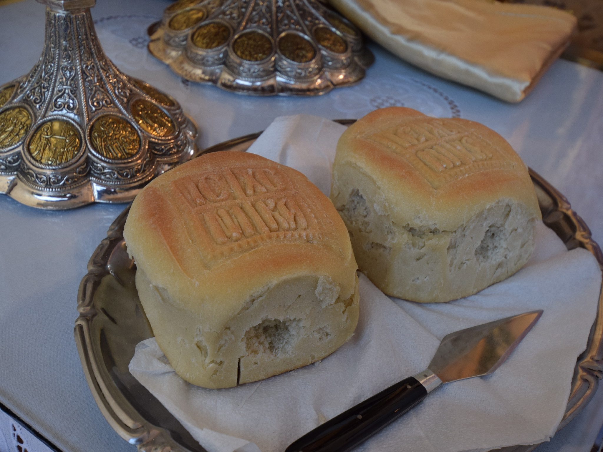 10 000 de pelerini au participat la hramul Putnei (GALERIE FOTO)