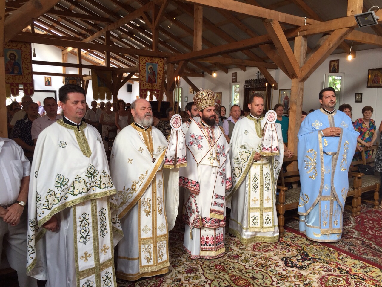 Slujire arhierească în parohia Sfinții Arhangheli Mihail și Gavriil - Satu Mare