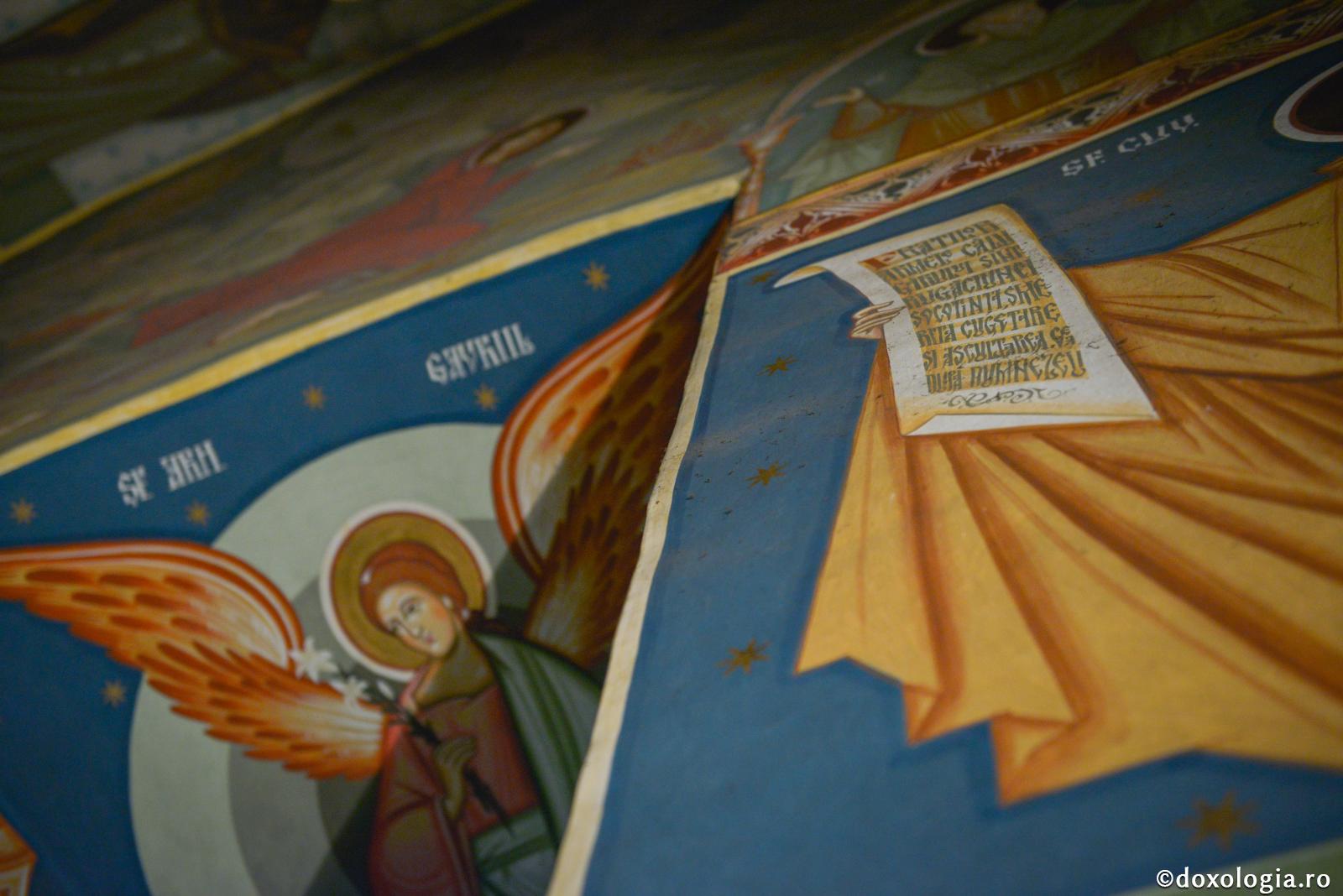 Dumnezeu îngăduie necazurile, dar trimite și mângâiere