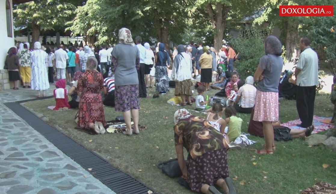 Sfântul Iosif de la Văratec cinstit de sute de credincioși