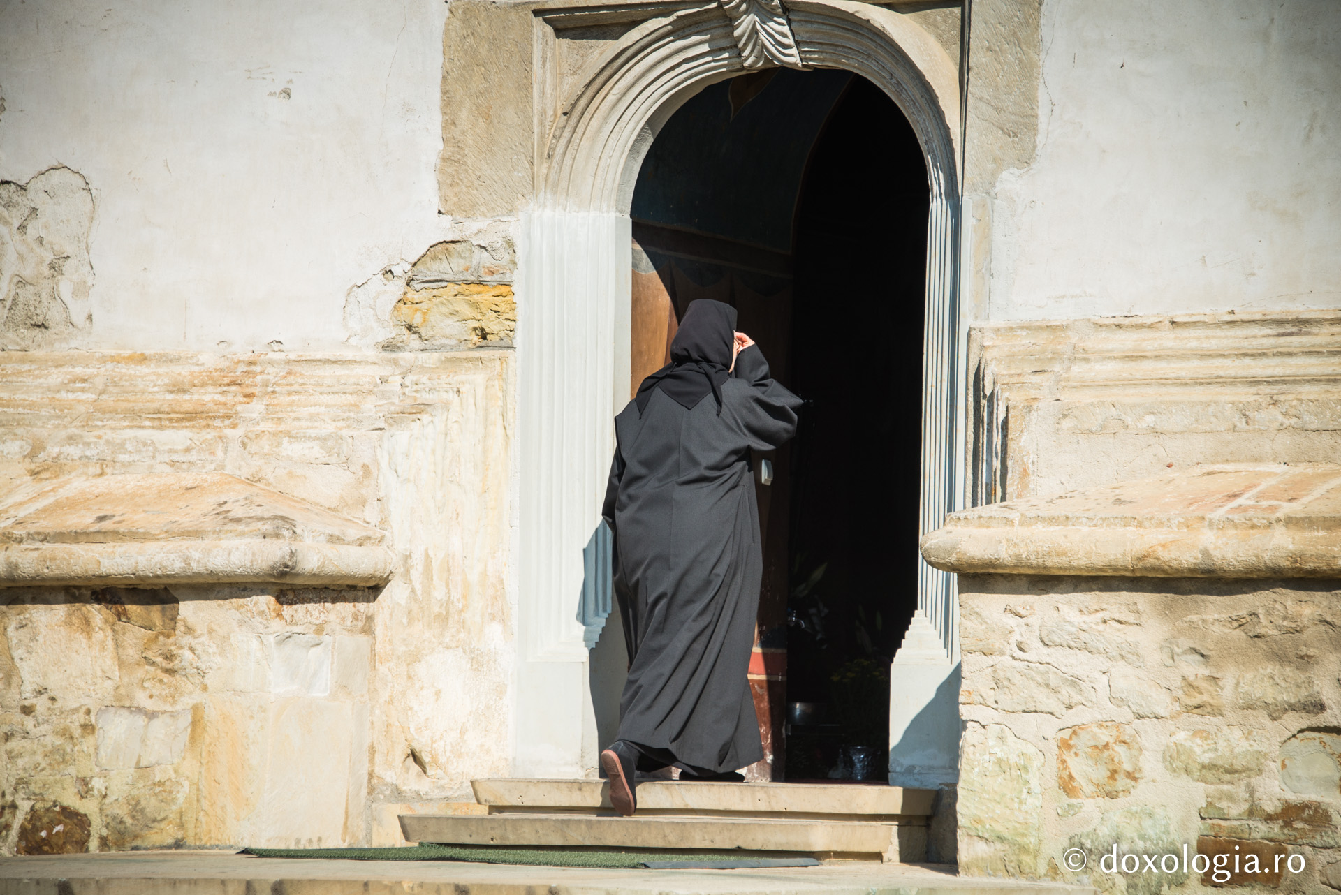 „Nu ești bun în societate, nu ești bun nici la mănăstire”