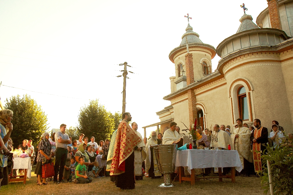 Seară de rugăciune lângă moaştele Sfinţilor Iosif şi Chiriac, în Parohia Poienița Seară de rugăciune lângă moaştele Sfinţilor Iosif şi Chiriac, în Parohia Poienița