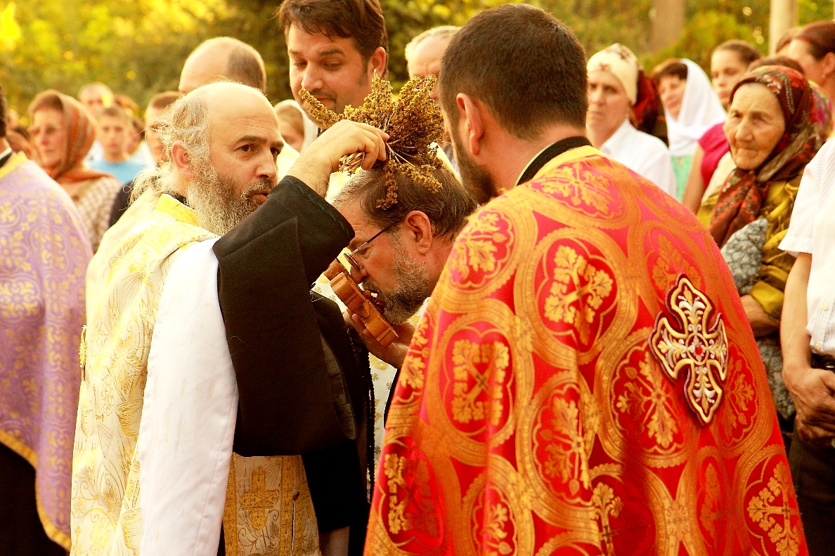 Seară de rugăciune lângă moaştele Sfinţilor Iosif şi Chiriac, în Parohia Poienița Seară de rugăciune lângă moaştele Sfinţilor Iosif şi Chiriac, în Parohia Poienița