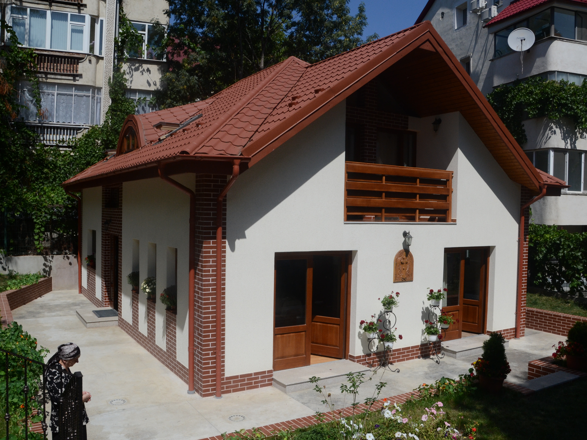 Sfântă Liturghie arhierească și sfințire de casă parohială la Biserica „Sfântul Pantelimon”din Iași