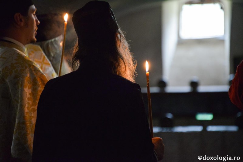 Rugăciunea nu înseamnă cuvinte și mătănii, ci alipirea minții și a inimii de Dumnezeu