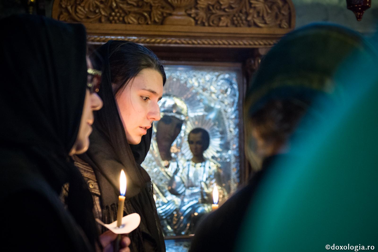 Rugăciunea – respirația sufletului / Foto: Oana Nechifor chip de femeie