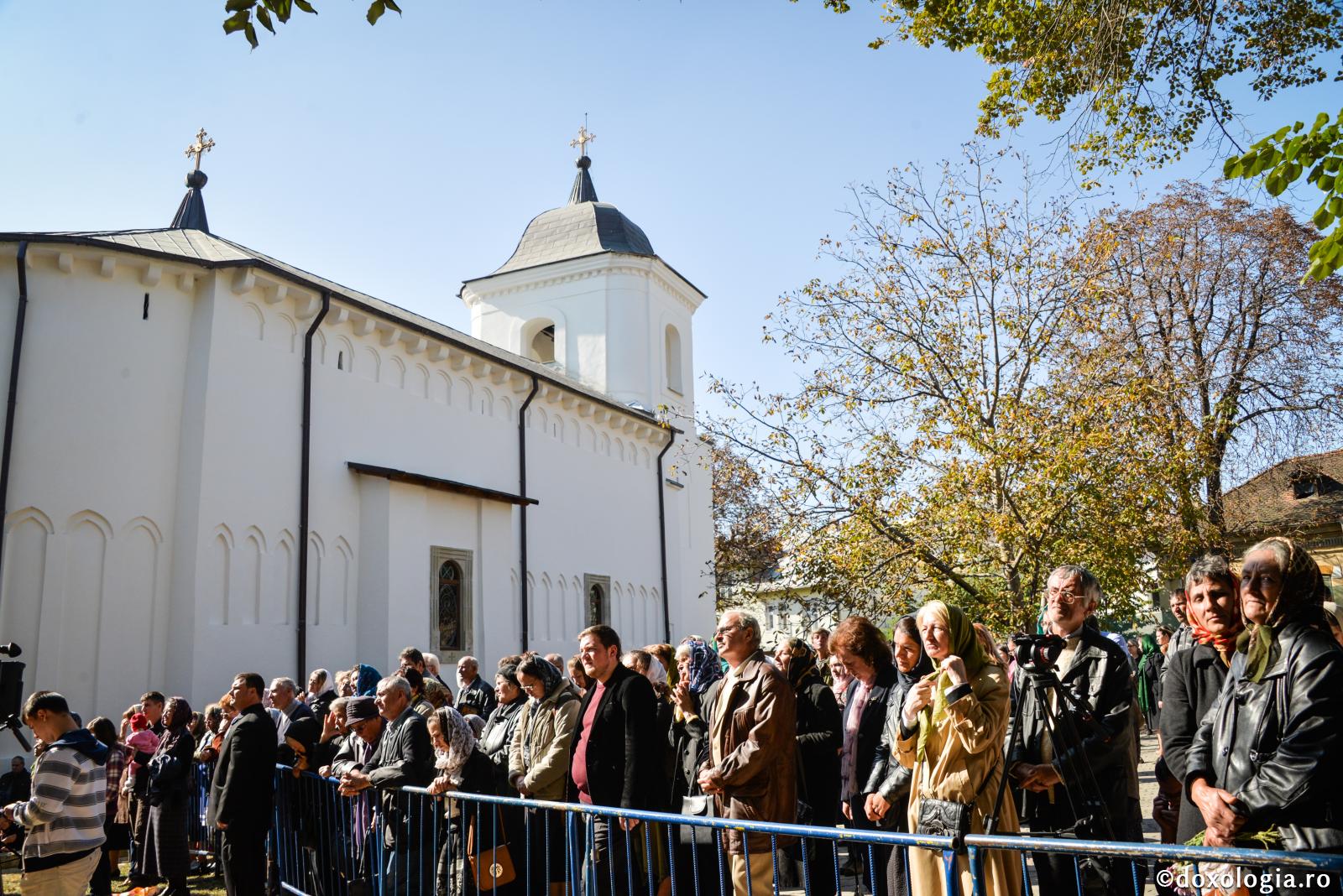 Sărbătorile înviorează credinţa