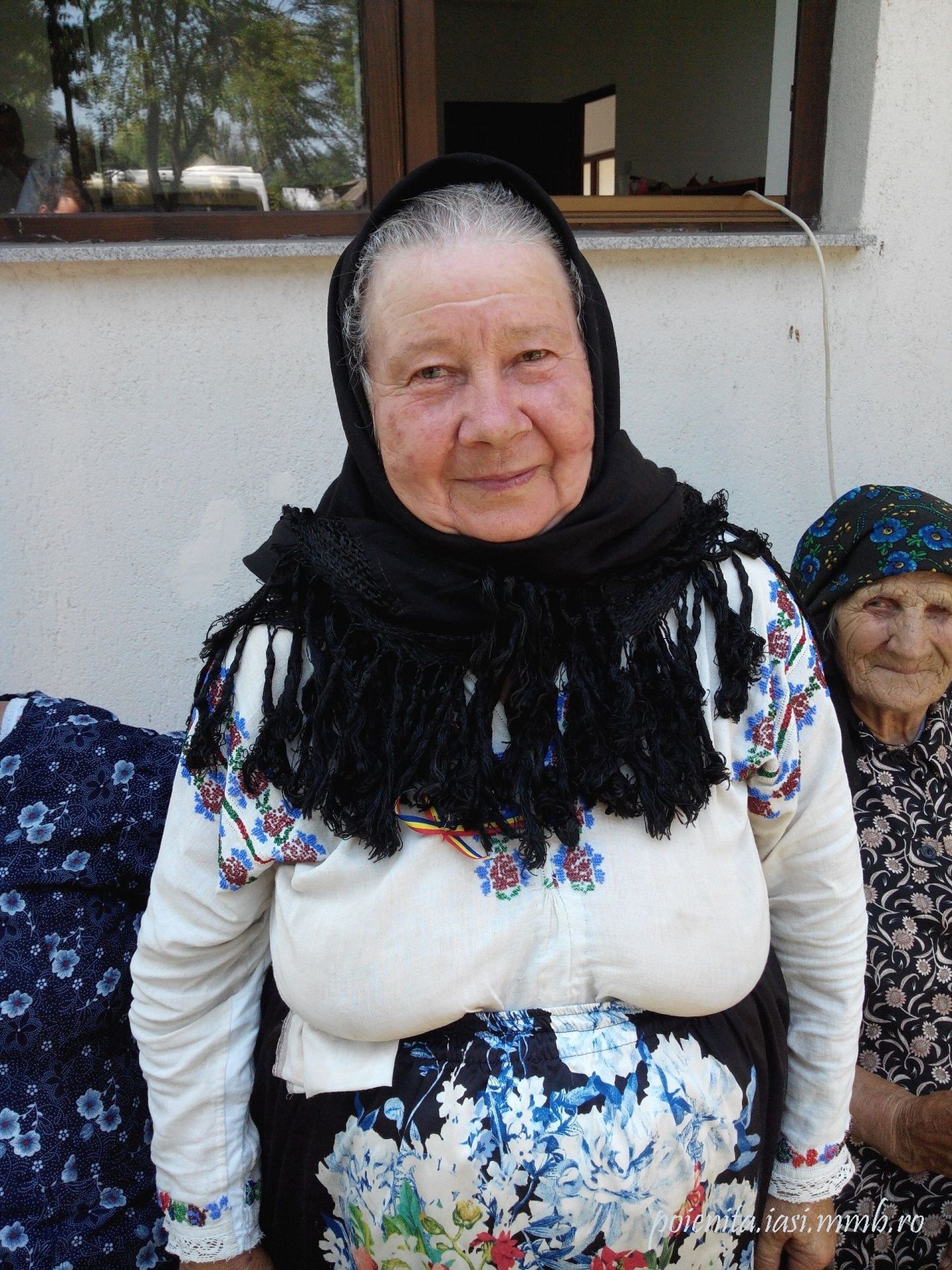 Şezătoare în vatra satului Poieniţa