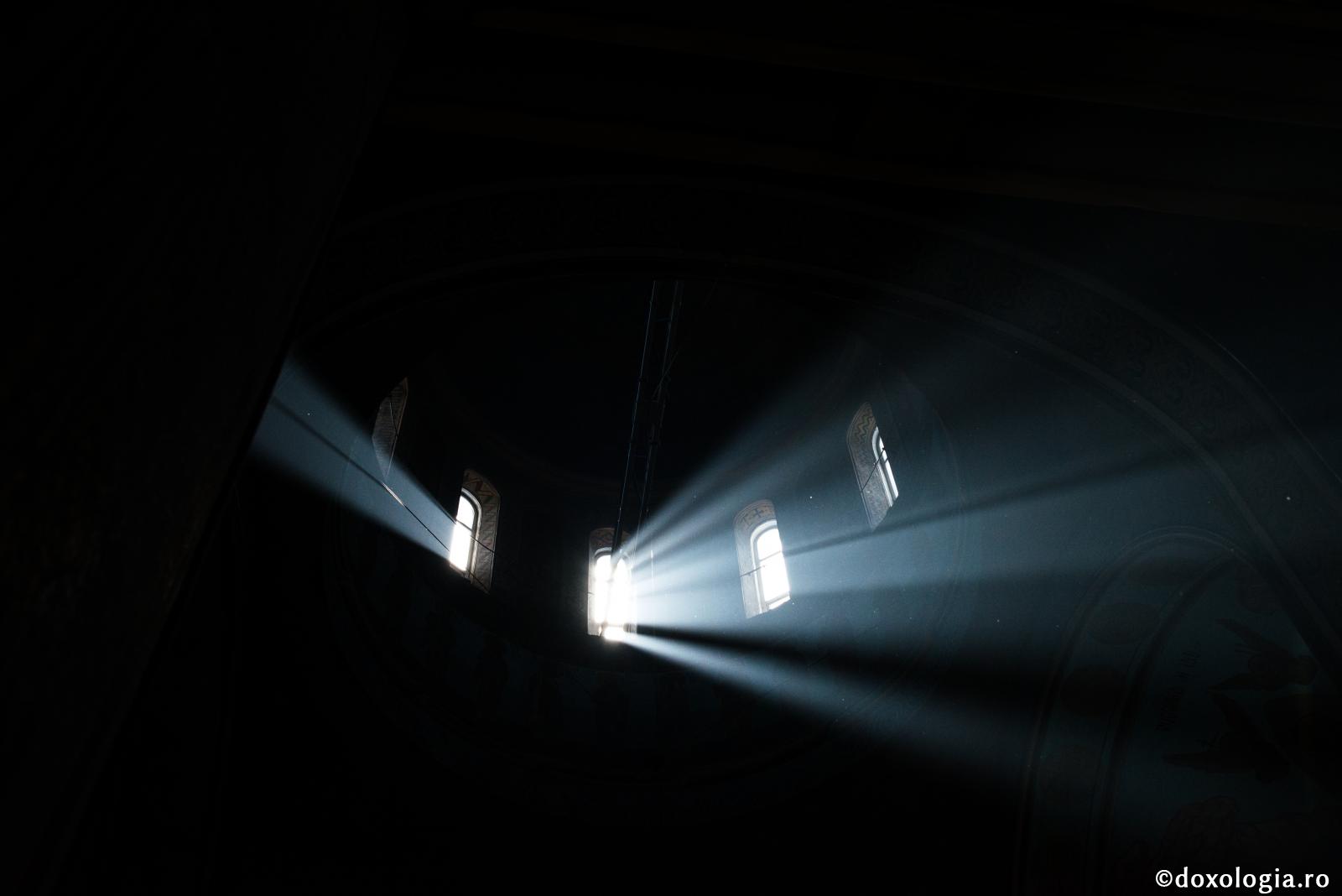 Nimic nu convinge pe Sfântul Duh să rămână la noi, decât puterea iubirii