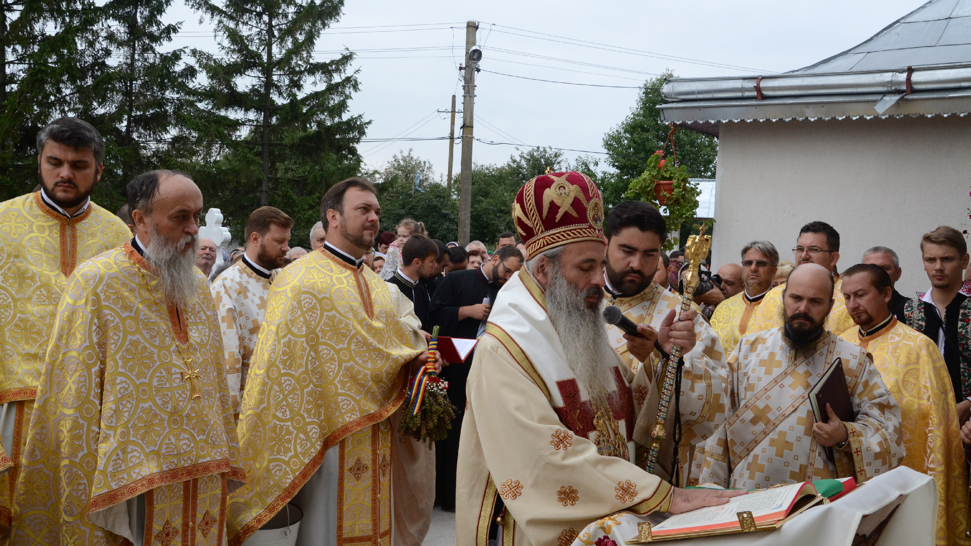 A fost sfințită Biserica „Sfântul Ierarh Nicolae” din Hrișcani