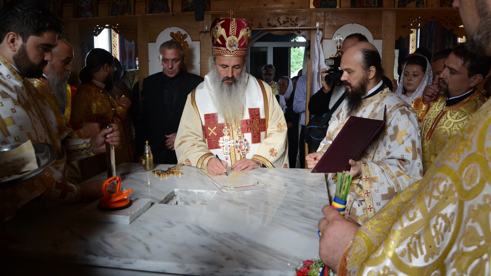 A fost sfințită Biserica „Sfântul Ierarh Nicolae” din Hrișcani