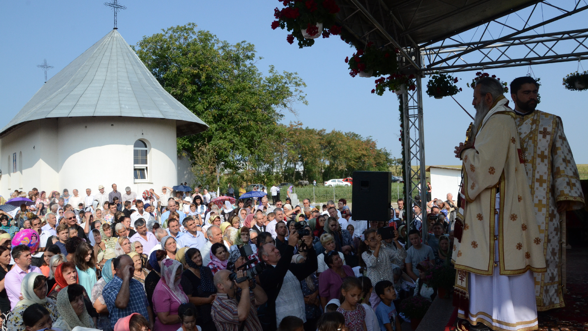 A fost sfințită Biserica „Sfântul Ierarh Nicolae” din Hrișcani