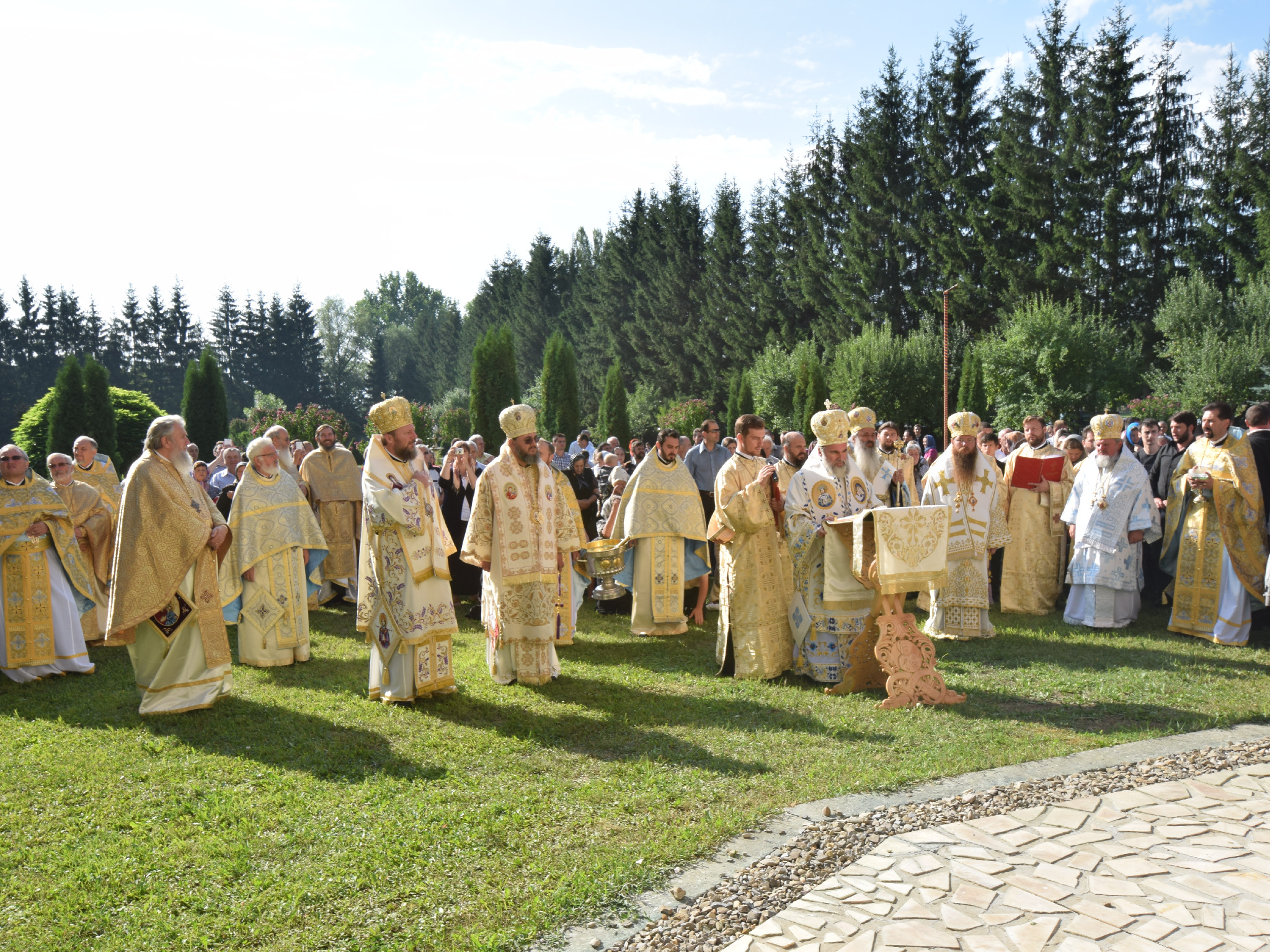 „Să-l rugăm pe Sfântul Ioan să se întoarcă acasă!” „Să-l rugăm pe Sfântul Ioan să se întoarcă acasă!”