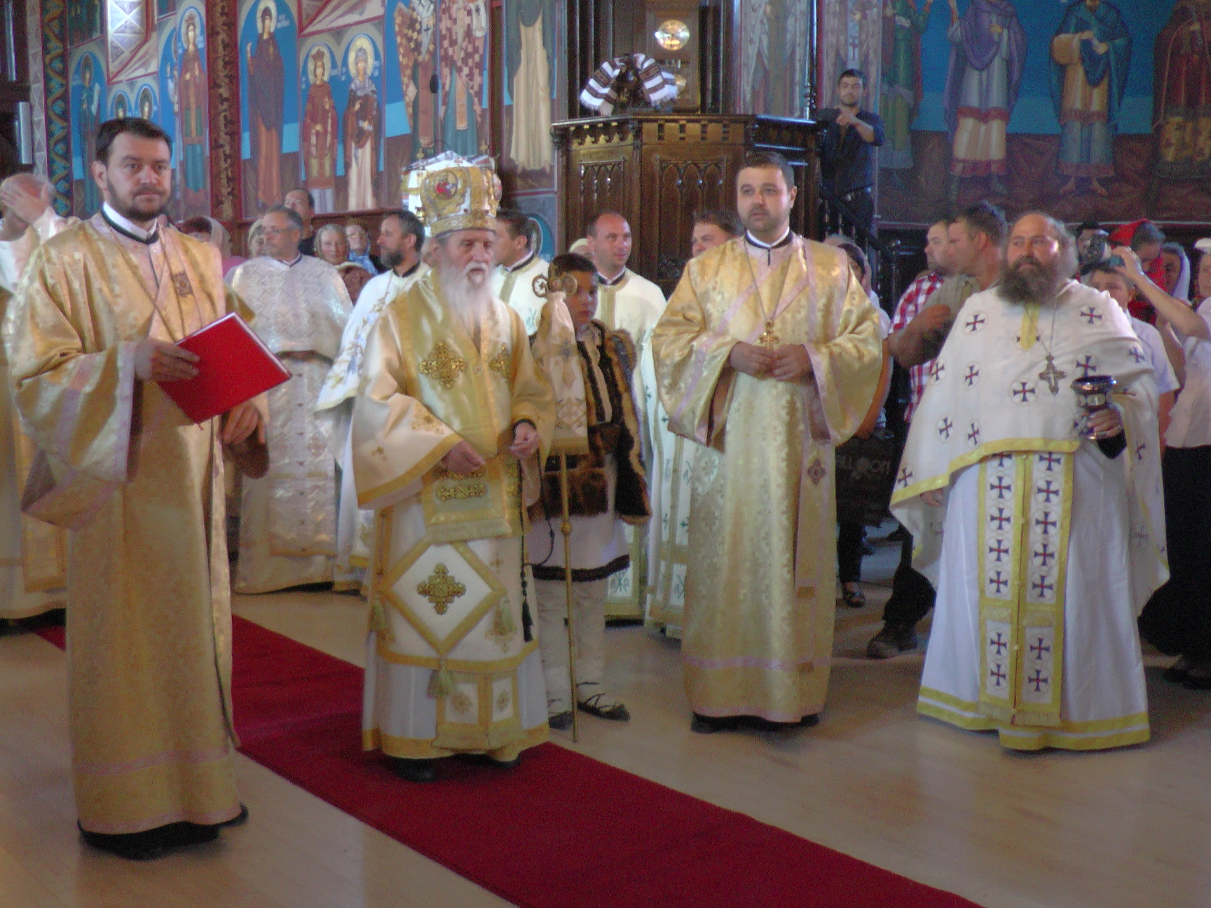 Liturghie arhierească și sfințire de pictură, în Parohia Bălăceana Liturghie arhierească și sfințire de pictură, în Parohia Bălăceana